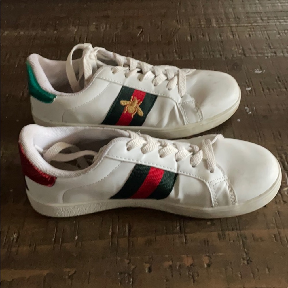 Sneaker - Picture 2 of 3